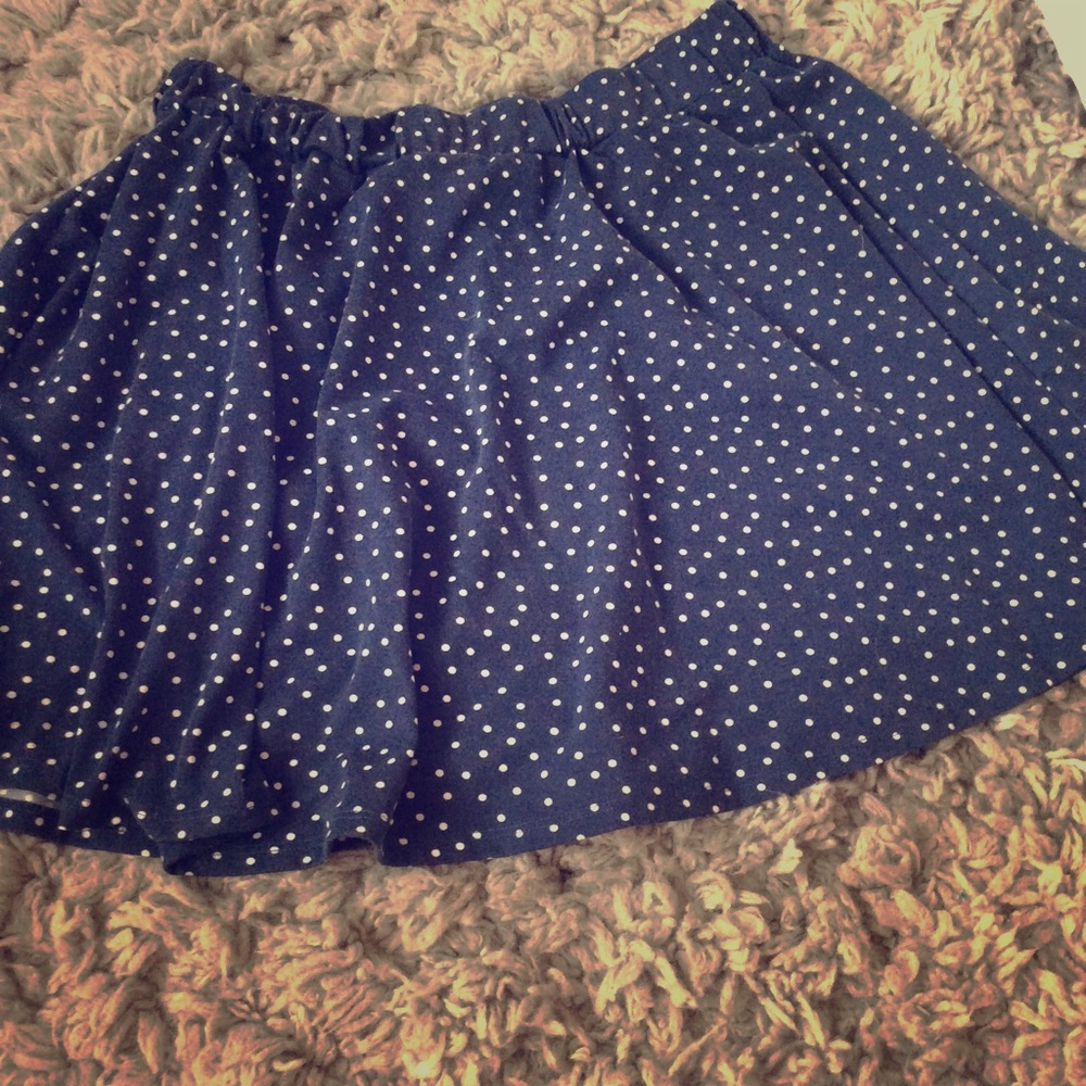 Cute polka dot skirt💙